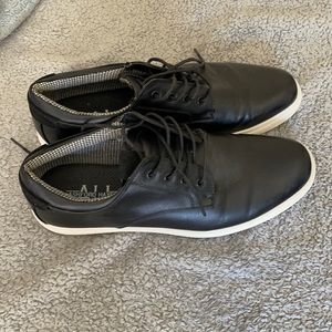 Casual office shoes. Size 10M good condition.